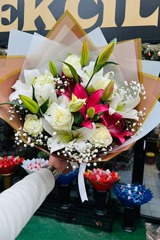 Canlı Mevsimsel Lilyum Buketi