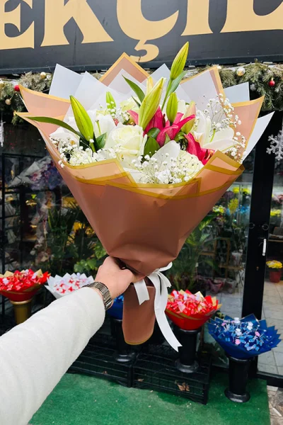Canlı Mevsimsel Lilyum Buketi